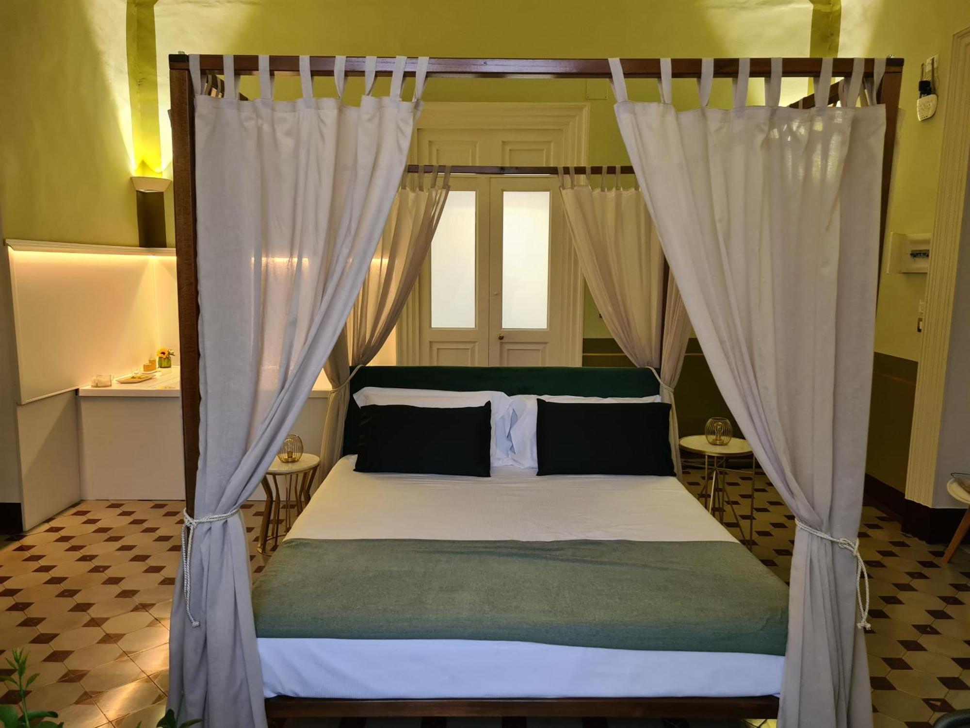 Toscano Palace Luxury Rooms Катания Экстерьер фото